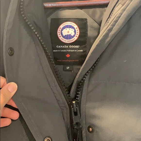 Canada Goose Shelburne parka jacket. Size S/P - Picture 13 of 17